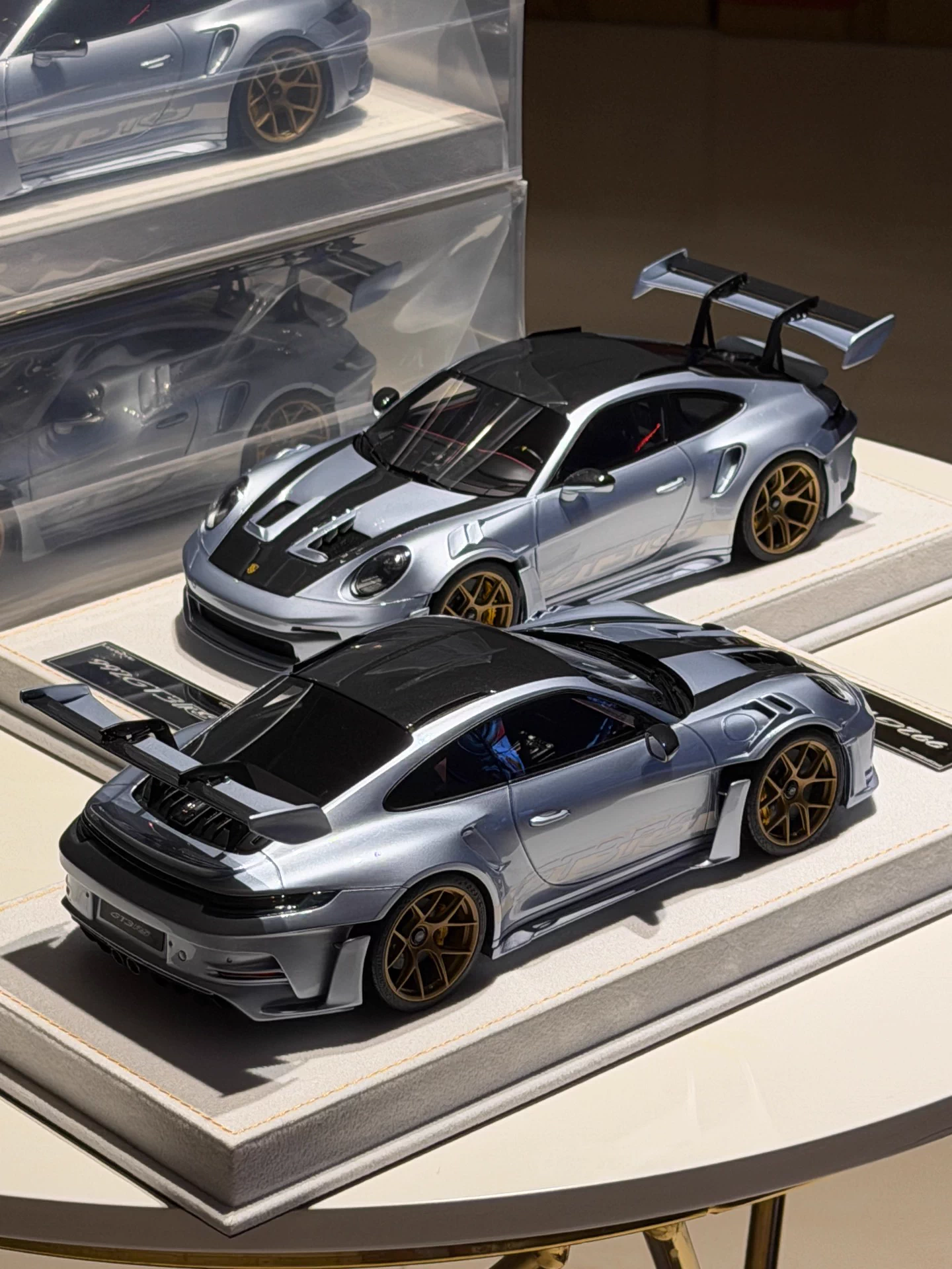 HH 1/18 Porsche 911 GT3 RS 992 Ice Blue Private Commission – Air Shipping