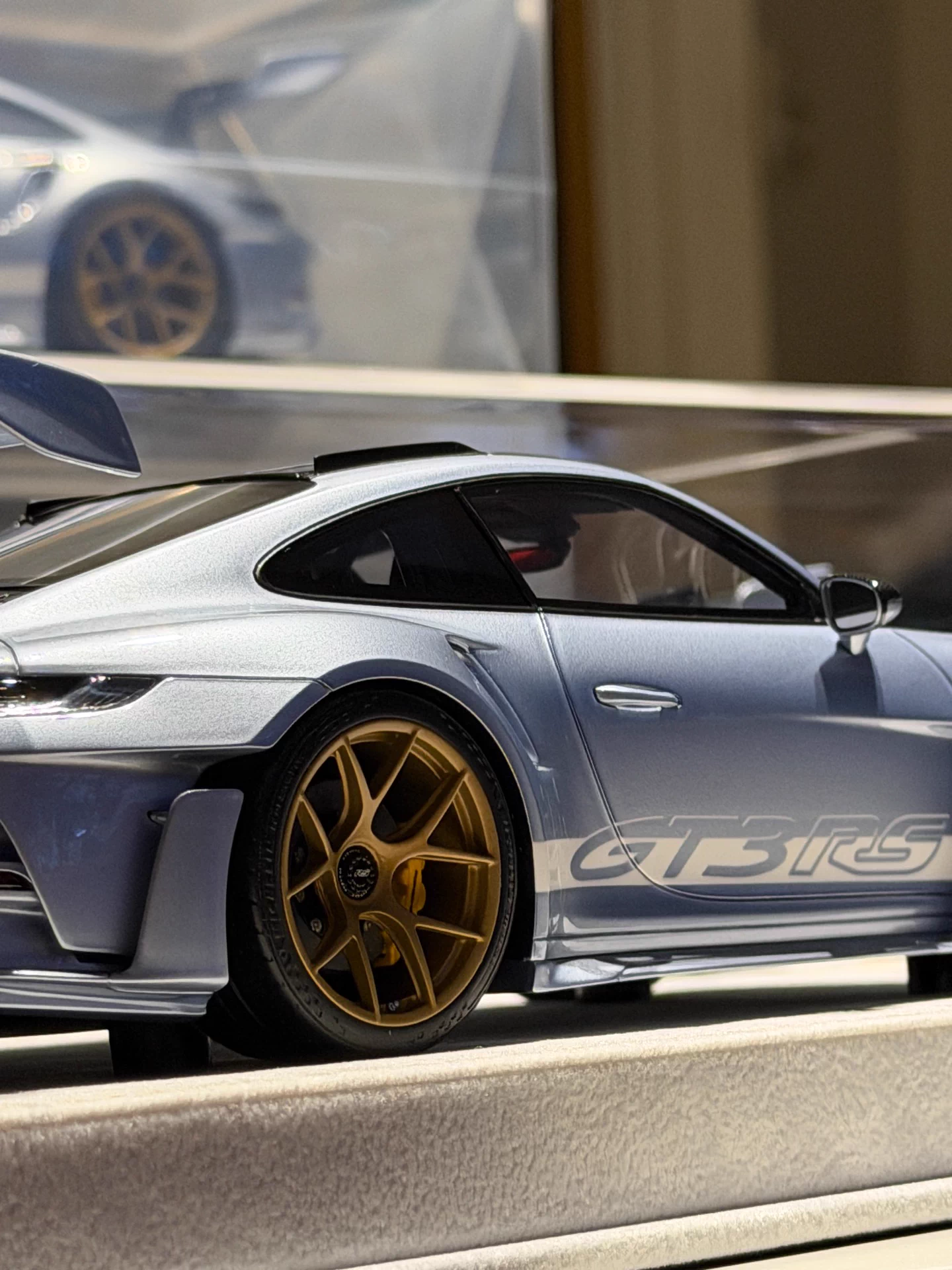 HH 1/18 Porsche 911 GT3 RS 992 Ice Blue Private Commission – Air Shipping