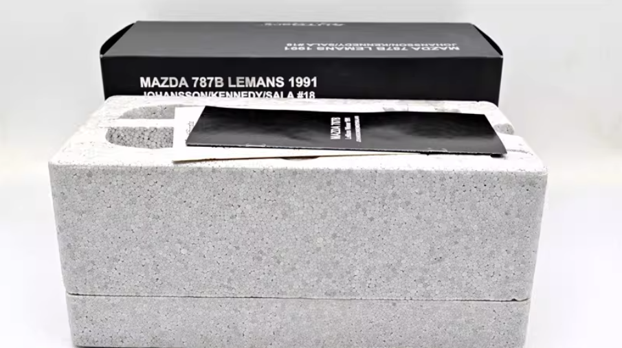 AUTOart 1:18 Mazda 787B #18 Le Mans 1991 White Blue Diecast Model