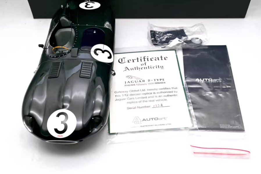 AUTOart 1:12 Jaguar D-Type #3 Le Mans Winner Diecast Model