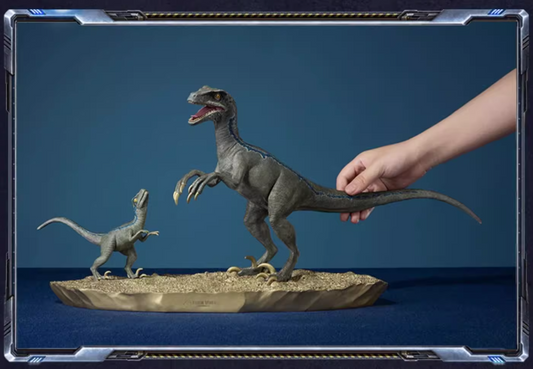 Scultura in ottone raffigurante un Velociraptor e un cucciolo di dinosauro di Tongshifu – Edizione limitata 999 pezzi – Arte artigianale da collezione per esposizione in casa o in ufficio (4,2 kg)