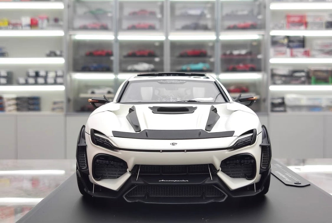 Dreamwalkers 1/18 Ferrari Accompanier D775 Pearl White Resin Model