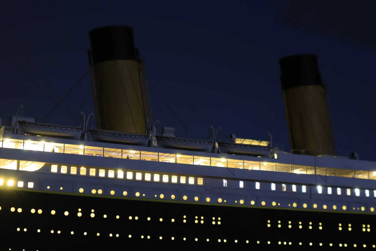 1/200 RMS Titanic Finished Model with Interior Structure – Museum-Grade Edition