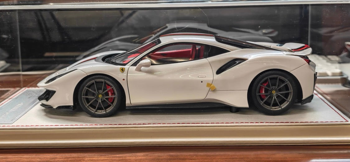 DM Model 1/18 Ferrari 488 Pista Fully Open Resin White 05/10