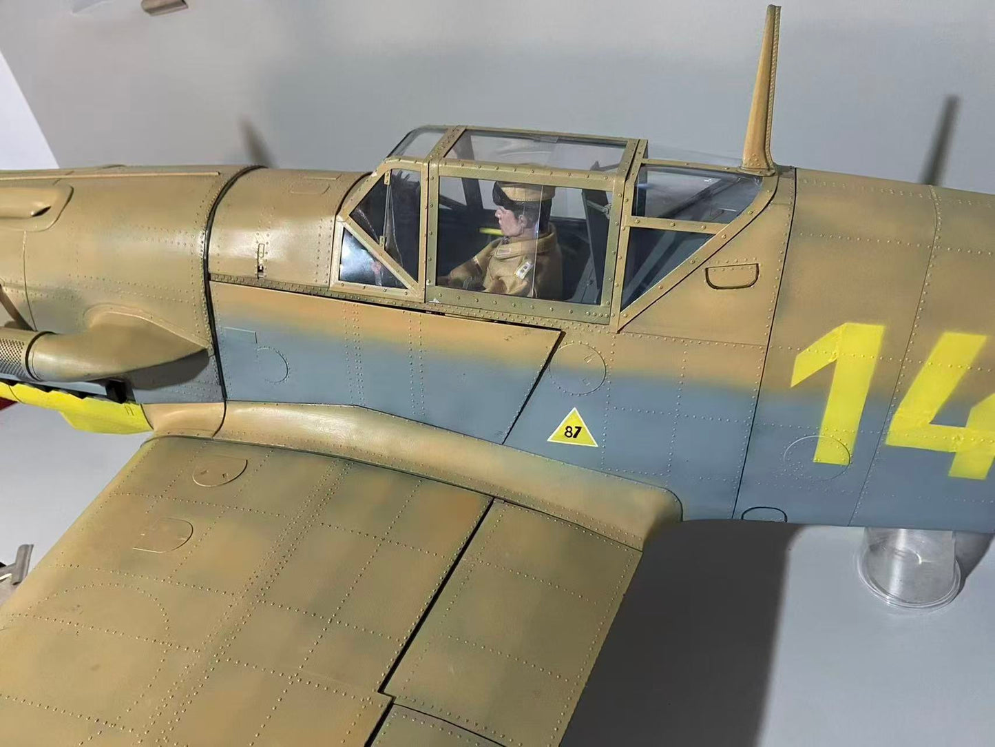 Pre-Order BF-109G-6 1/6 Scale Museum Display Cockpit Scene Hartmann / Galland Tribute Edition