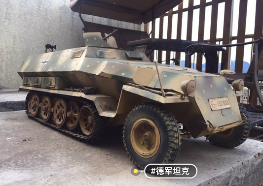 1/6 Scale WW2 German Sd.Kfz.251 Armored Personnel Carrier Custom Model