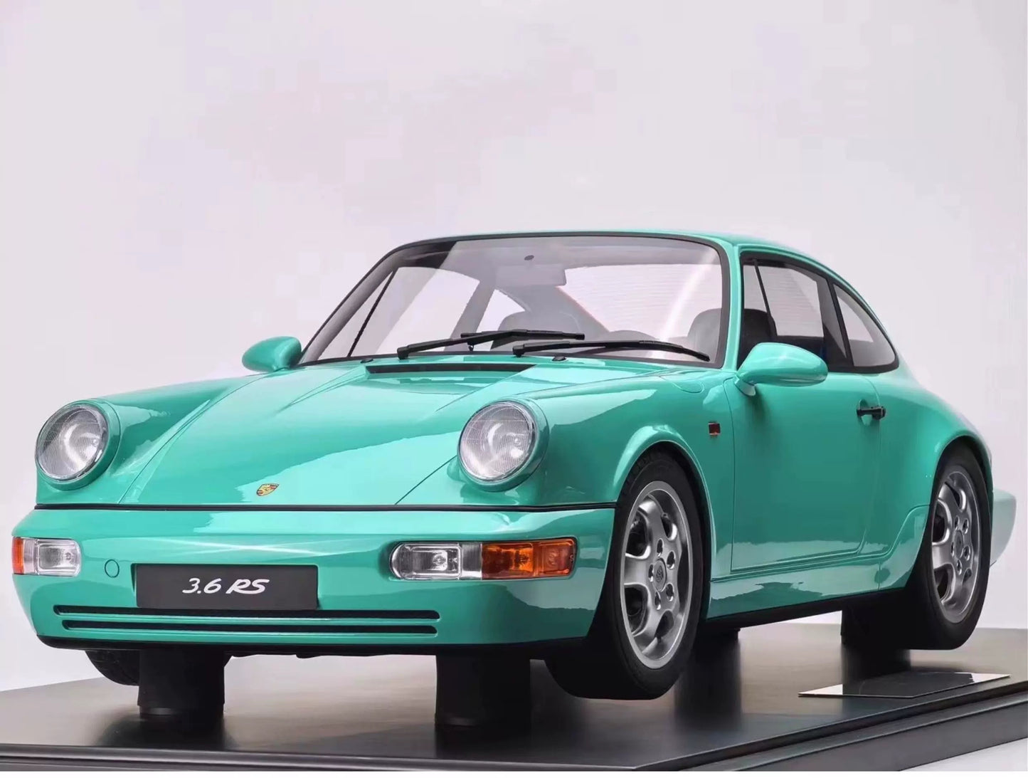 MINICHAMPS 1/18 Porsche 911 (964) Carrera RS Resin Model
