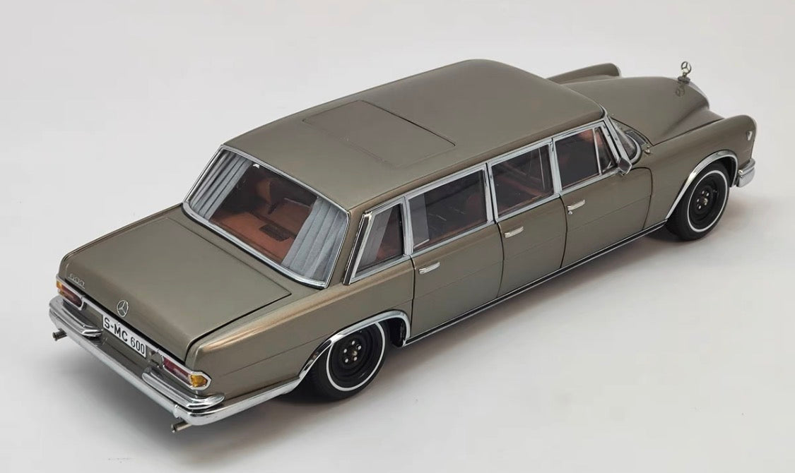 CMC 1/18 Mercedes-Benz Pullman Limousine Gold Sunroof Diecast Model