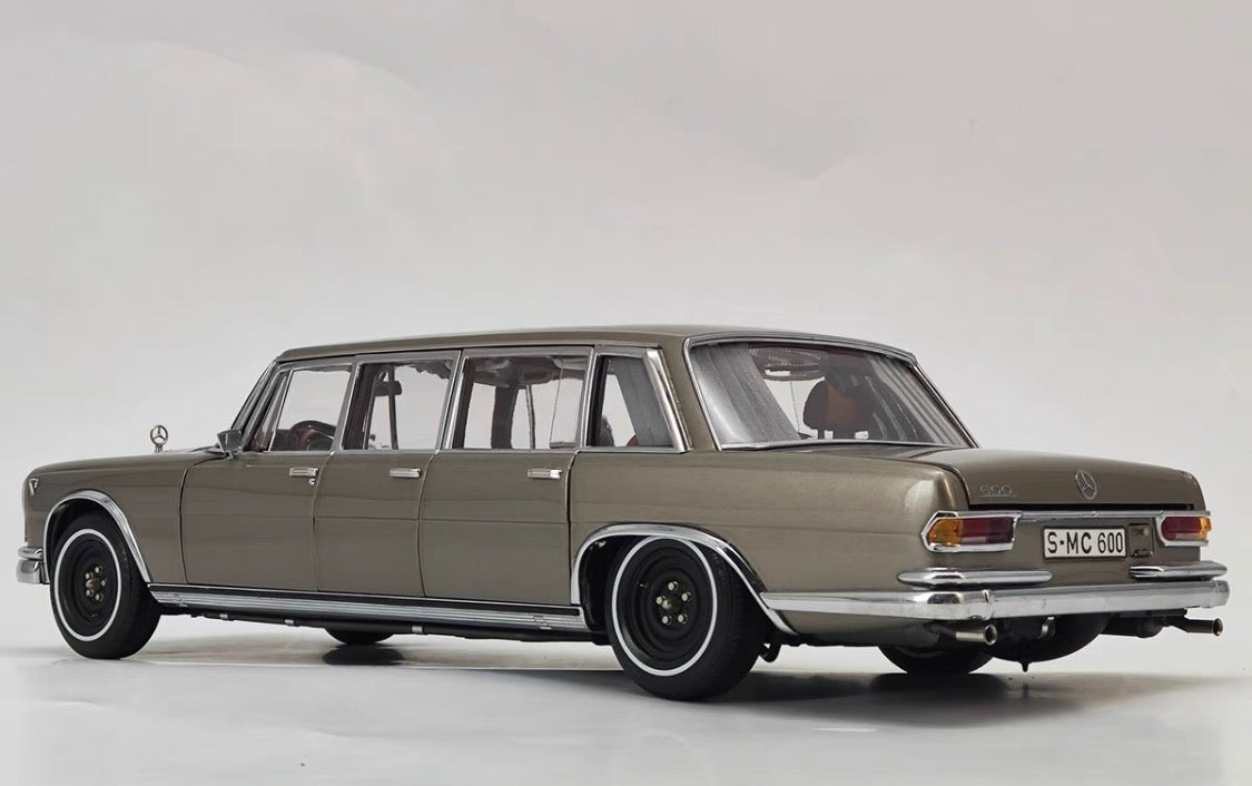 CMC 1/18 Mercedes-Benz Pullman Limousine Gold Sunroof Diecast Model