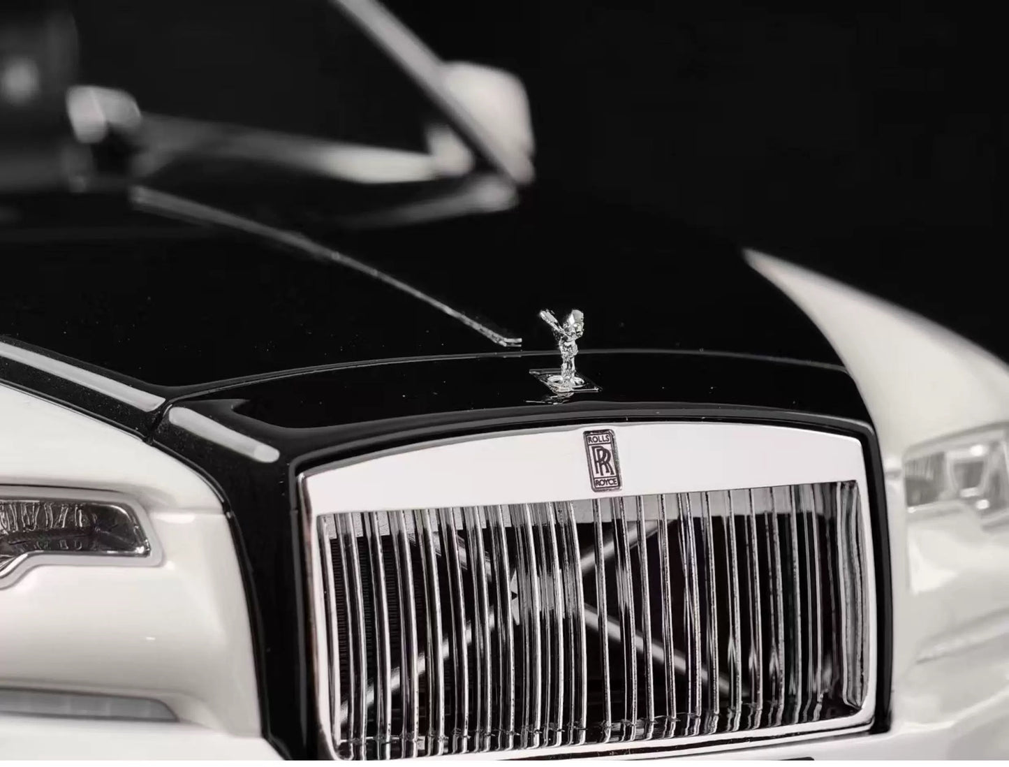 HH 1/18 Rolls-Royce Dawn White & Black Two-Tone Resin Model