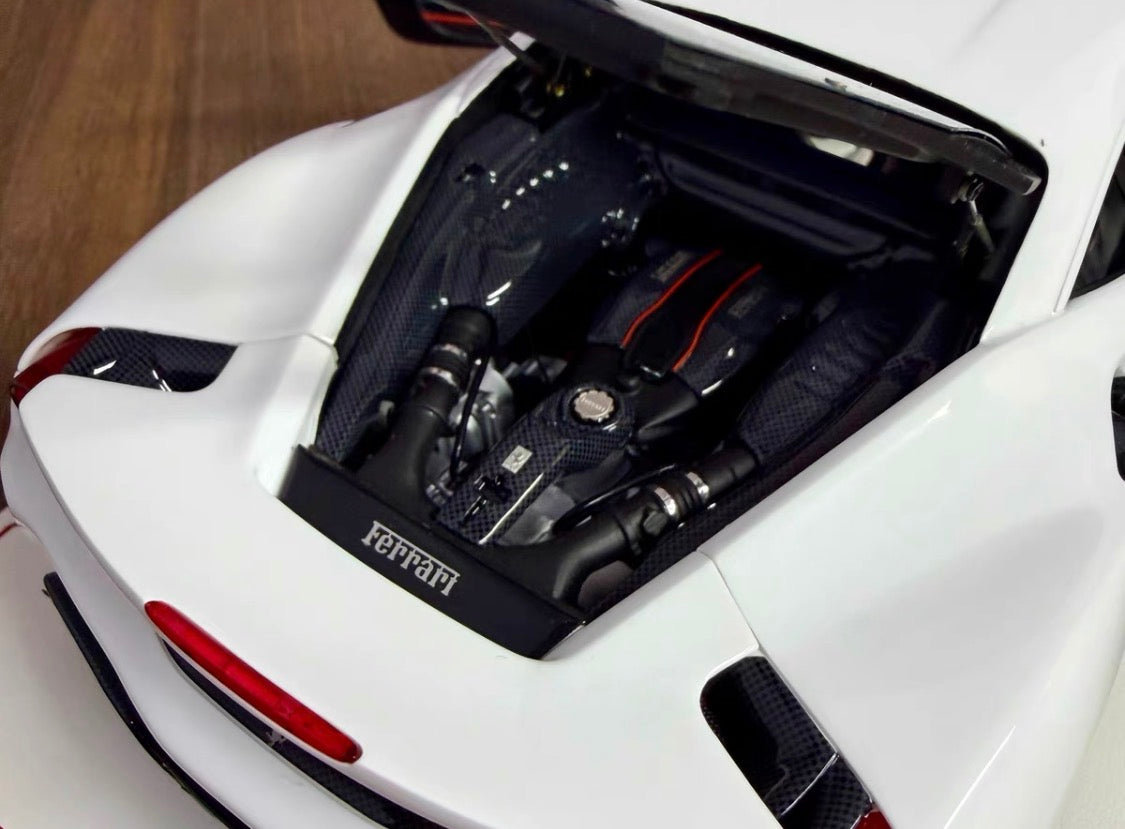 DM Model 1/18 Ferrari 488 Pista Fully Open Resin White Model
