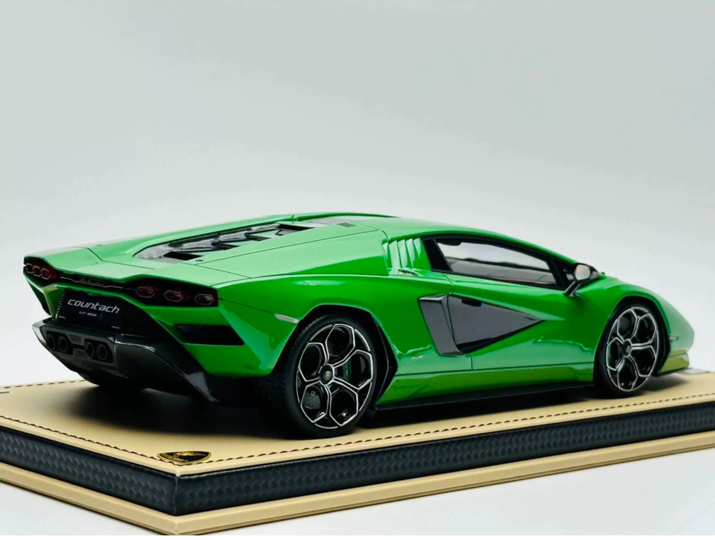MR 1/18 Lamborghini Countach LPI 800-4 Green Resin Model