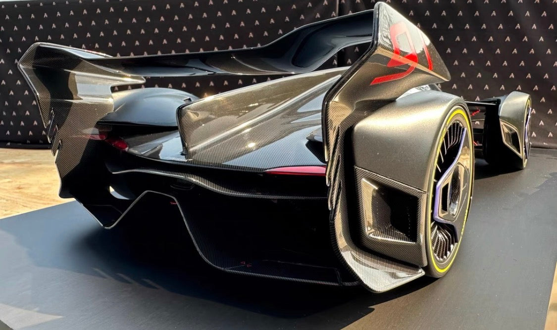 Amalgam 1/8 McLaren Ultimate Vision Gran Turismo Noir De Noir Signed Edition