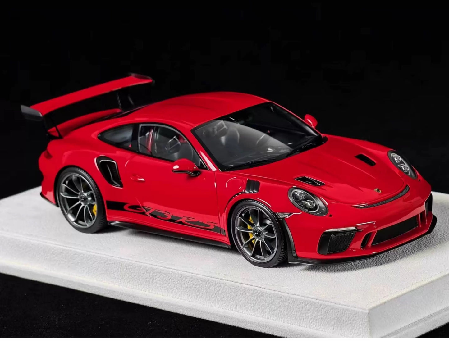 Make Up 1/18 Porsche 911 GT3 RS Resin Model