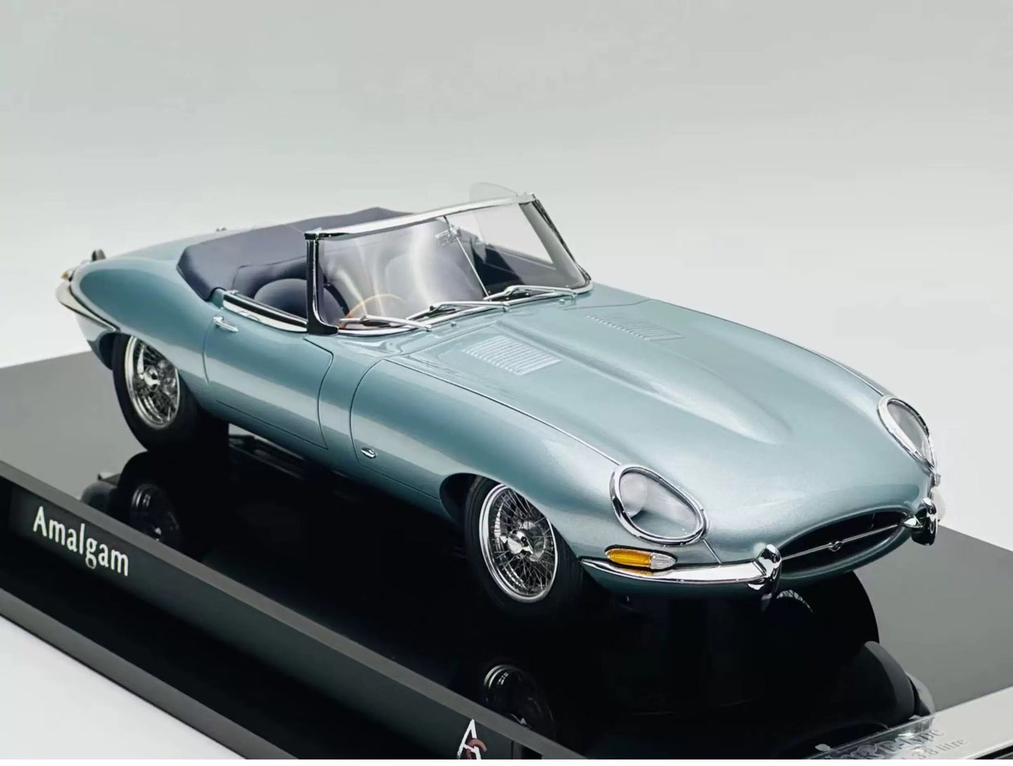 Amalgam 1/18 Jaguar E-Type Roadster Resin Model