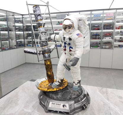 BLITZWAY 1/4 Astronaut 2.0 Apollo 11 Moon Landing Statue
