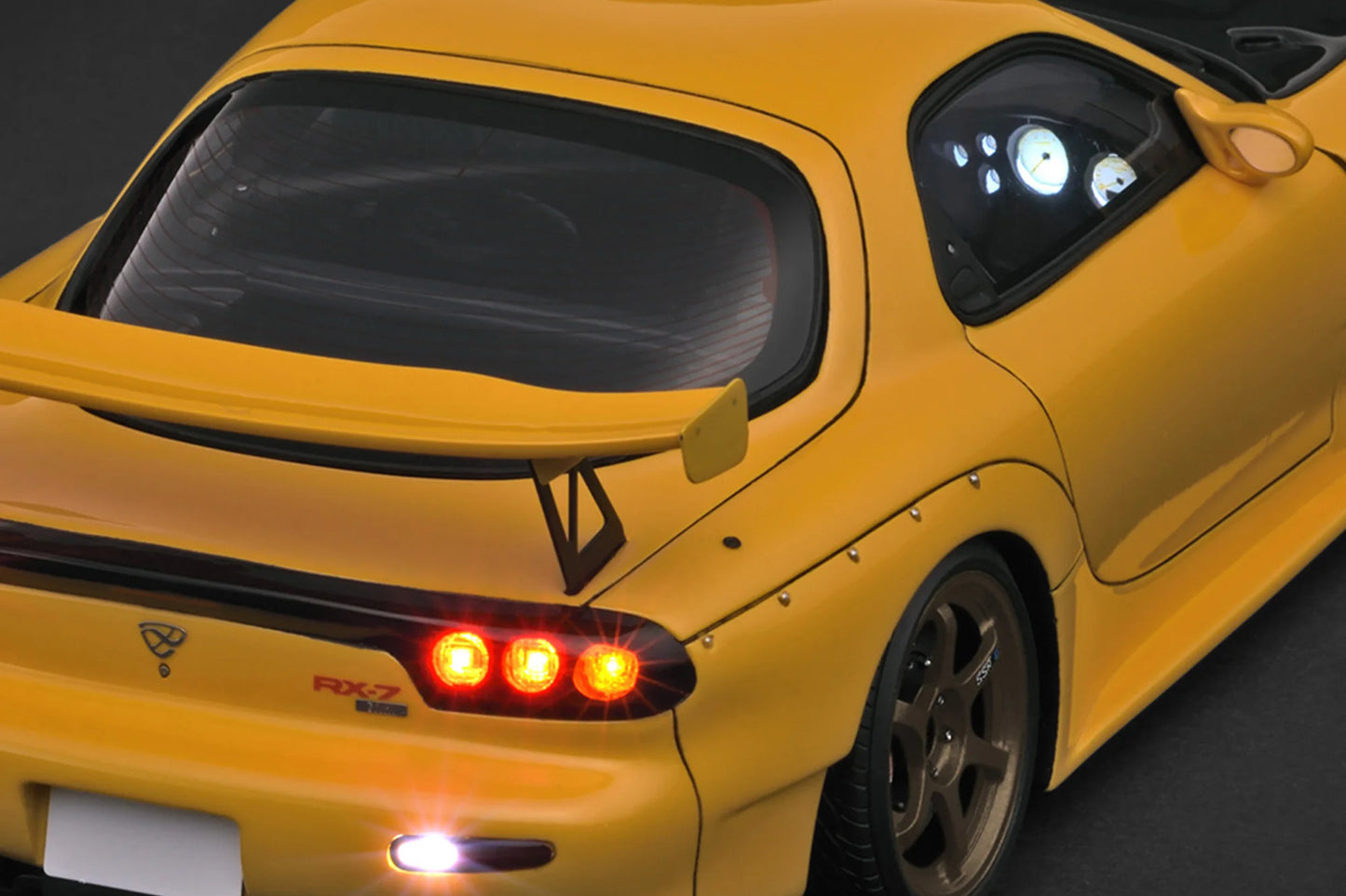 Ignition Model 1/18 Initial D Mazda RX-7 (FD3S) Yellow LED Light IG3801