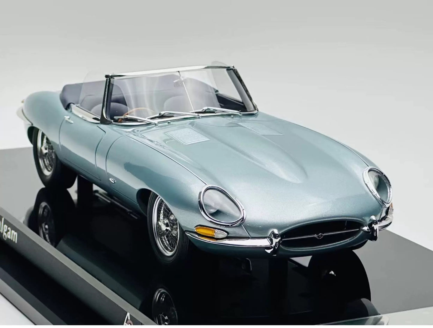 Amalgam 1/18 Jaguar E-Type Roadster Resin Model