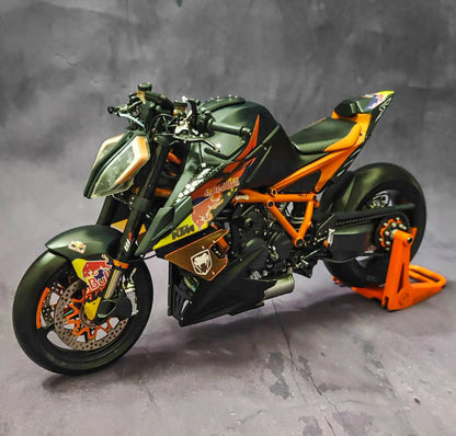 1/6 KTM1290 Super Duke Custom Motorcycle Model – Black & Orange – Pre-order