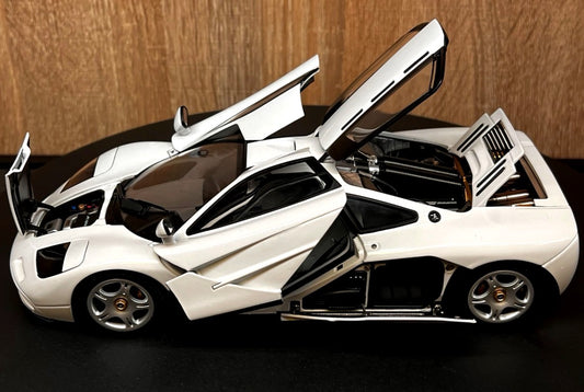 AUTOart 1/18 McLaren F1 White
