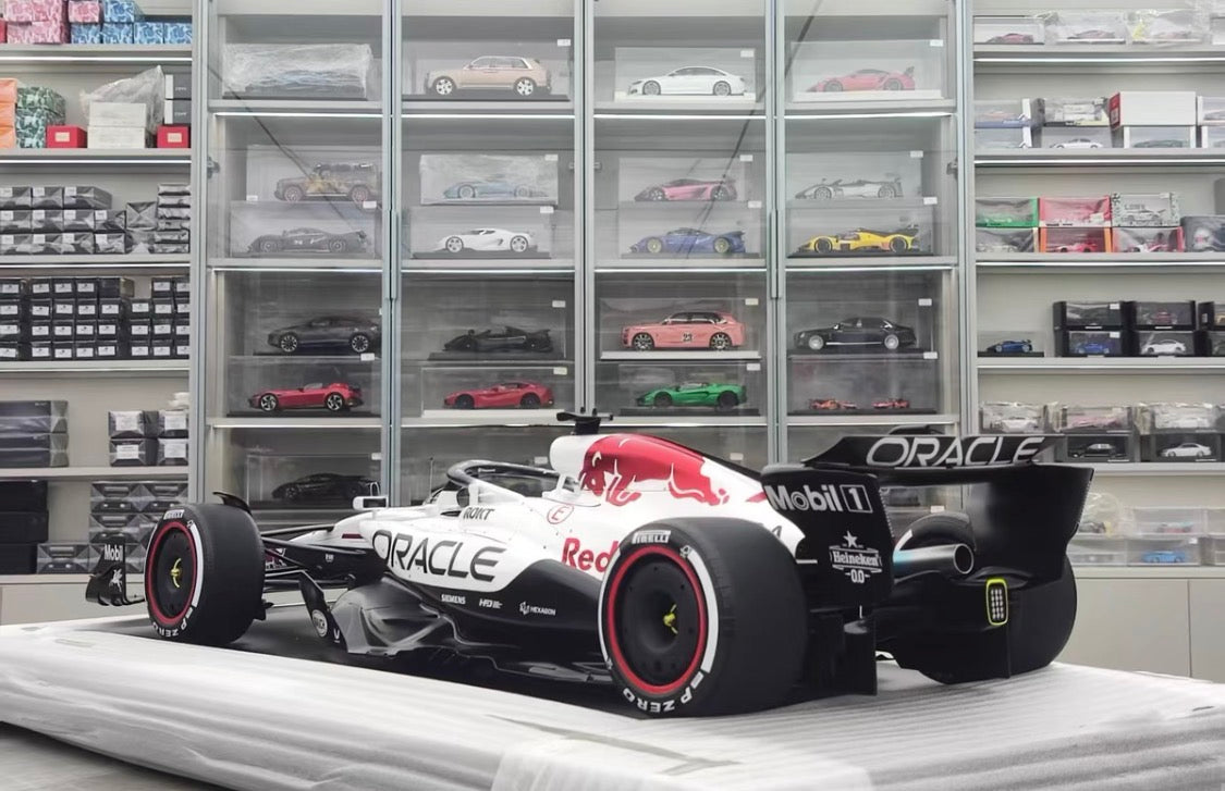 Spark 1/8 Red Bull Racing RB21 No.1 Japanese GP Winner 2025 Max Verstappen 08SP295