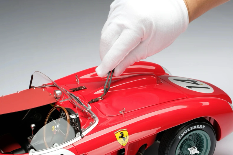 Amalgam 1:8 Ferrari 250 TR 1958 Le Mans Winner Resin Model