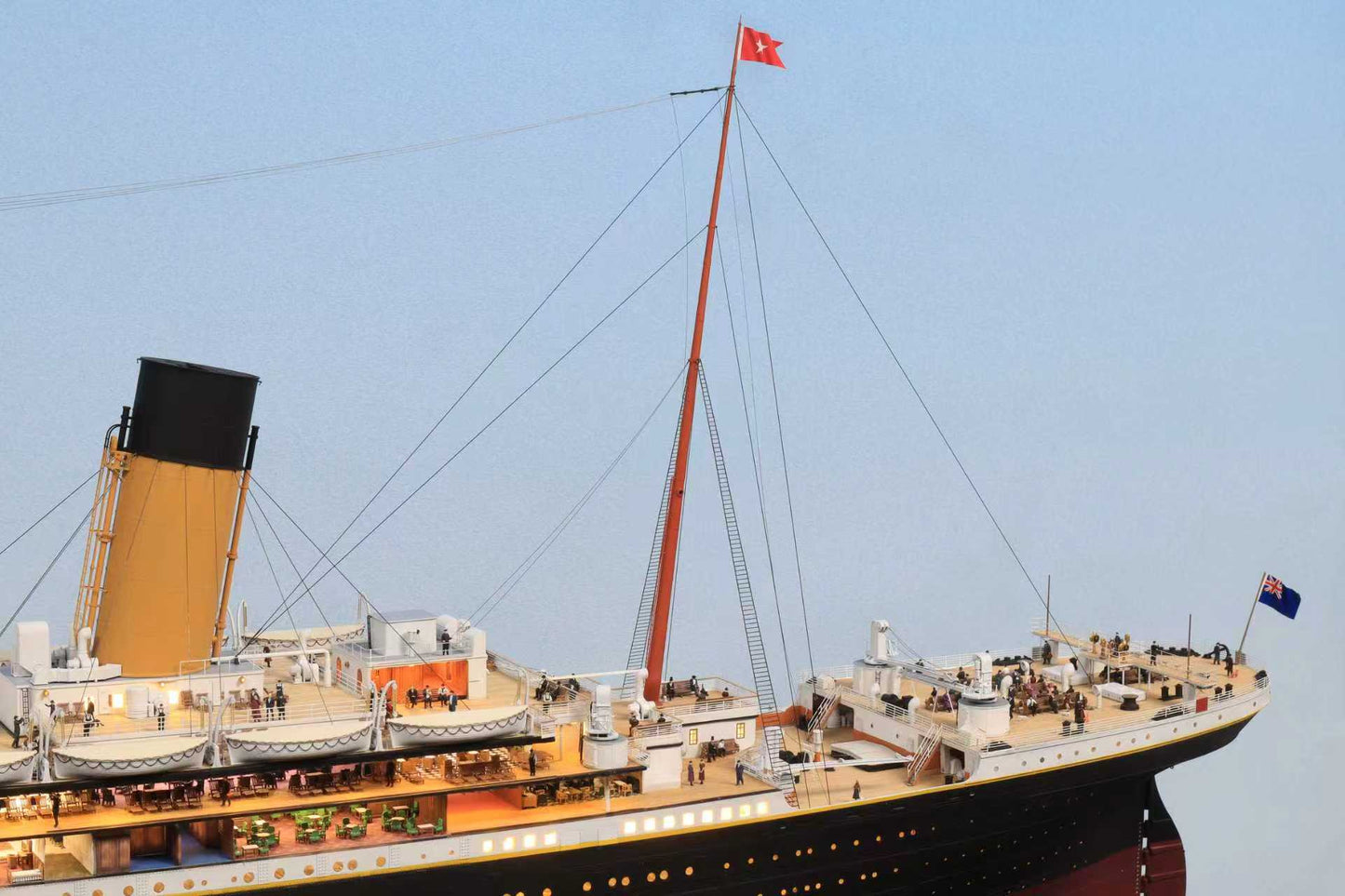 1/200 RMS Titanic Finished Model with Interior Structure – Museum-Grade Edition