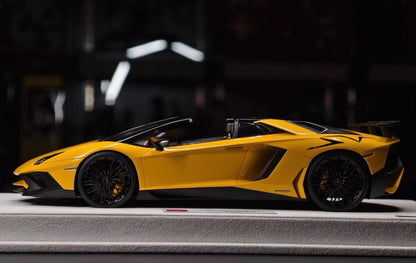 Make Up 1/18 Lamborghini Aventador LP750-4 SV