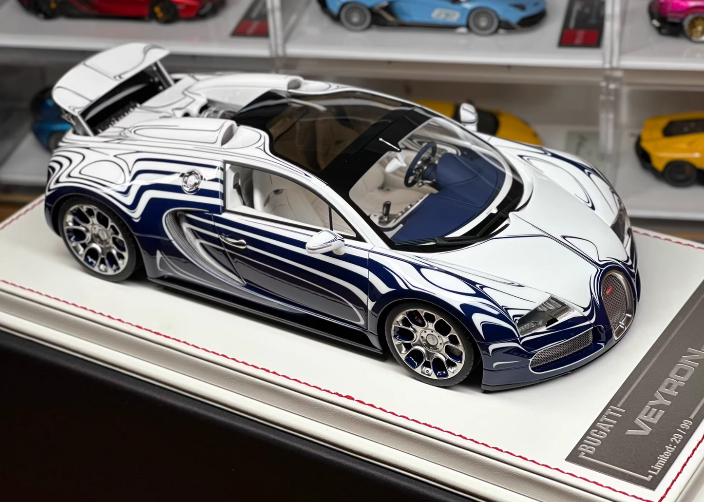 DG 1/18 Bugatti Veyron Resin Model Ceramic Blue & White