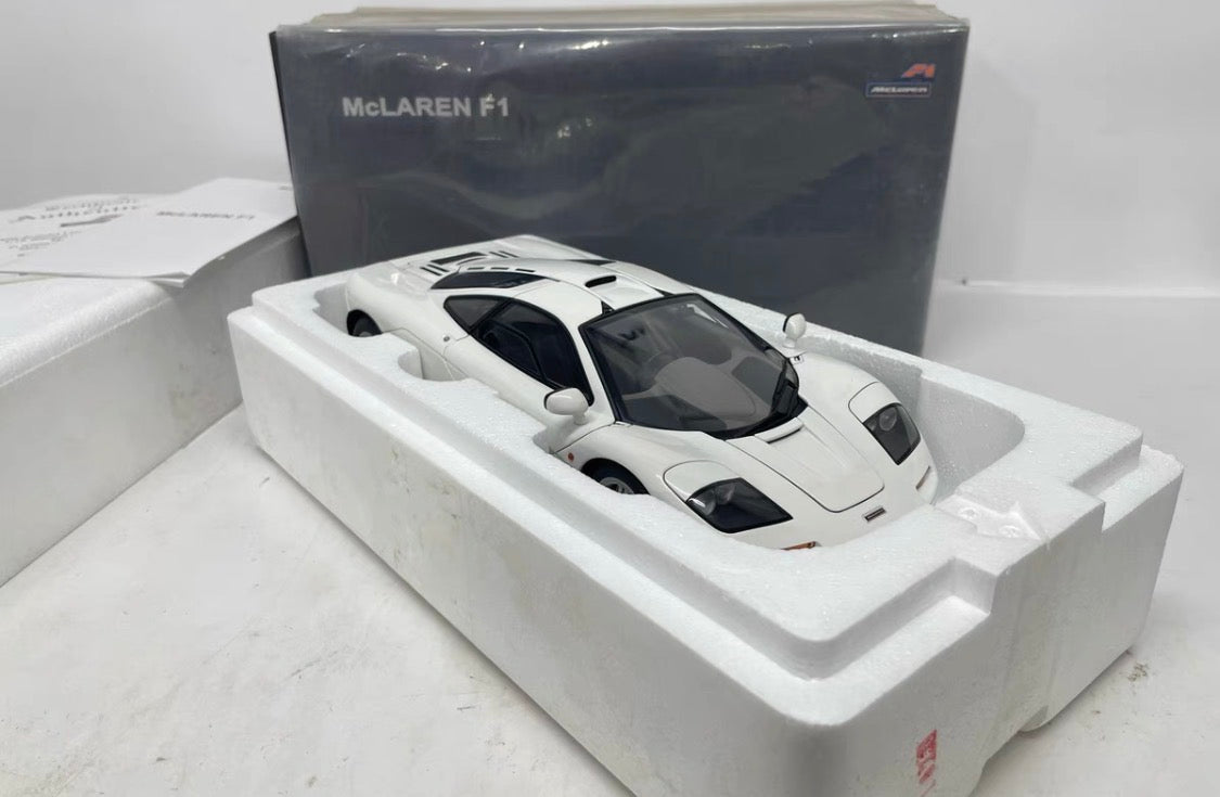 AUTOart 1/18 McLaren F1 White