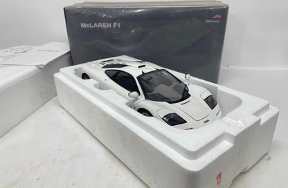AUTOart 1/18 McLaren F1 White