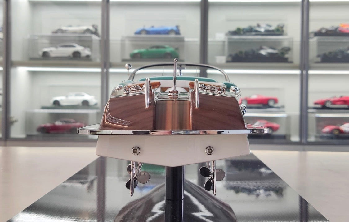 VMB 1/18 Riva Aquarama Classic Speedboat Replica Display Model