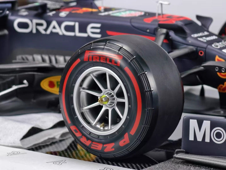 Amalgam 1/8 Red Bull Racing RB16B – 2021 Abu Dhabi Grand Prix F1 Model