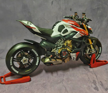 1/6 Ducati Streetfighter Resin Motorcycle Model – Red & Silver Livery – Pre-order Only