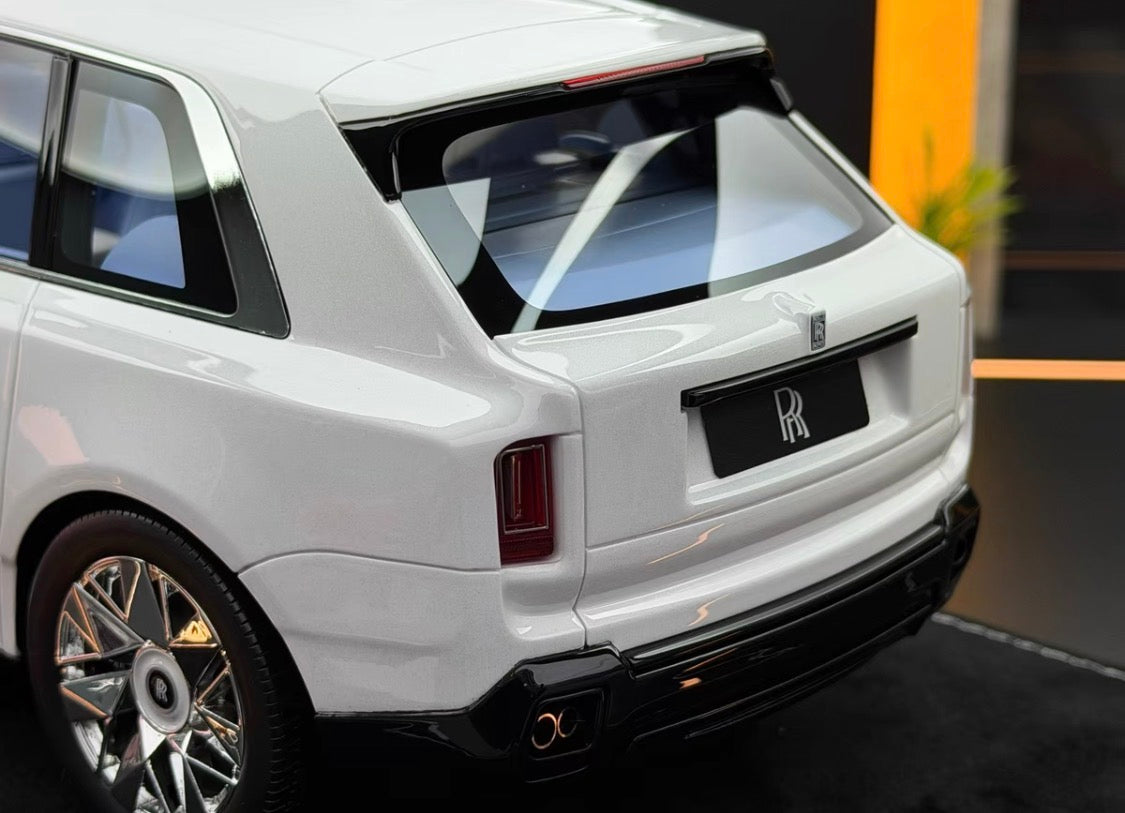 HH Model 1/18 Rolls-Royce Cullinan Cosmic Radiation White Limited Edition