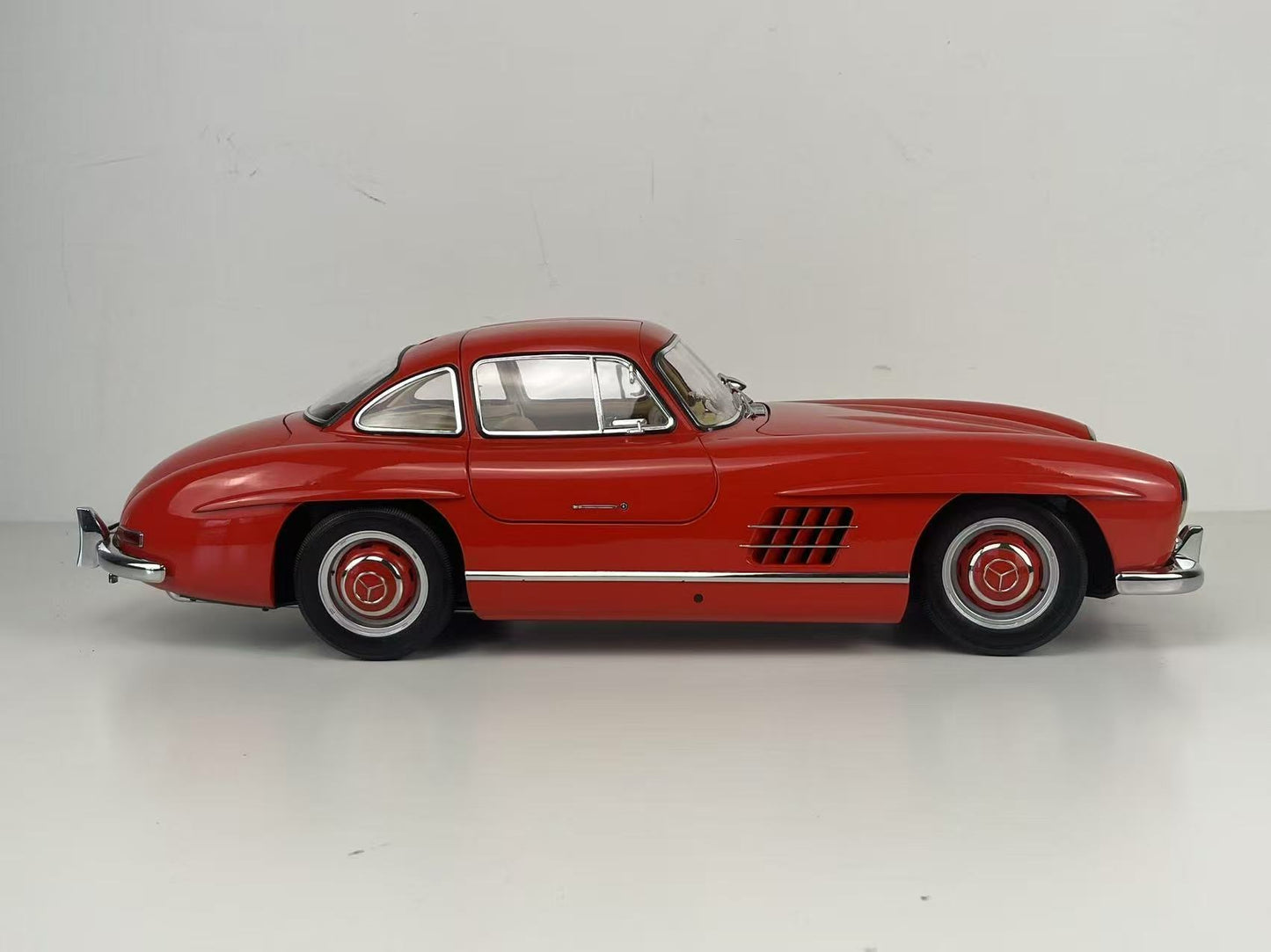 Ixo 1/8 Mercedes-Benz 300 SL Gullwing – Fully Assembled Pro-Built Model Car