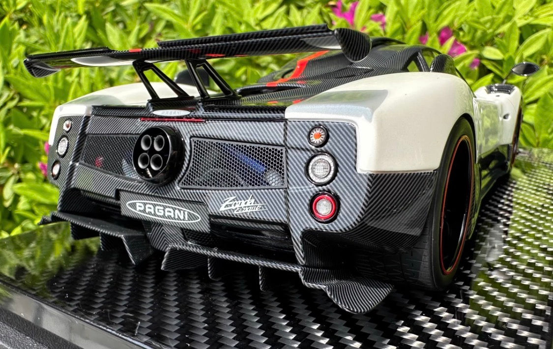 Kash 1/18 Pagani Zonda Cinque Exposed Carbon White Limited Edition