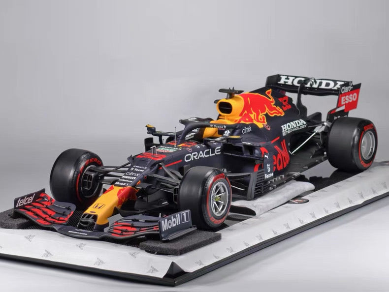 Amalgam 1/8 Red Bull Racing RB16B – 2021 Abu Dhabi Grand Prix F1 Model