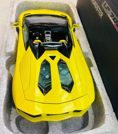 Autoart 1/18 Lamborghini Aventador LP700-4 Roadster Giallo Orion