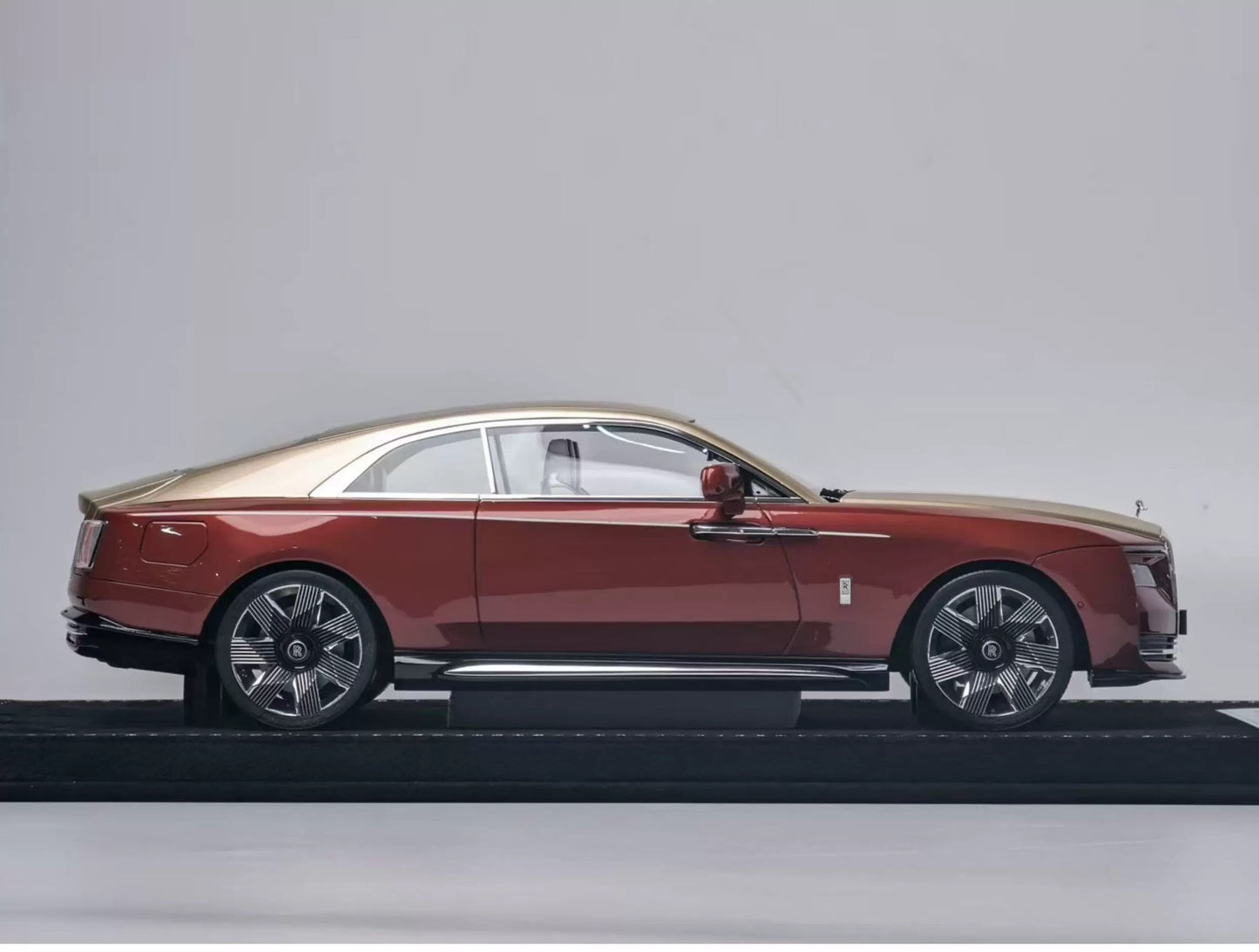 HH 1/18 Rolls-Royce Spectre Resin Limited Edition Model