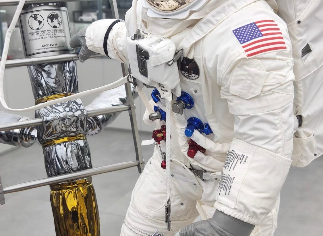 BLITZWAY 1/4 Astronaut 2.0 Apollo 11 Moon Landing Statue