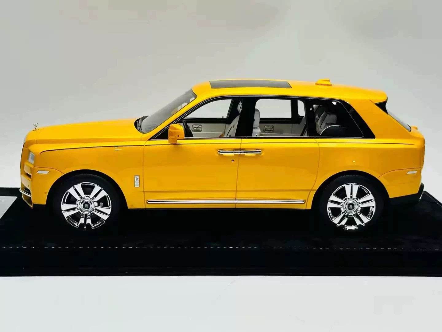 HH Model 1/18 Rolls-Royce Cullinan Yellow Resin Model