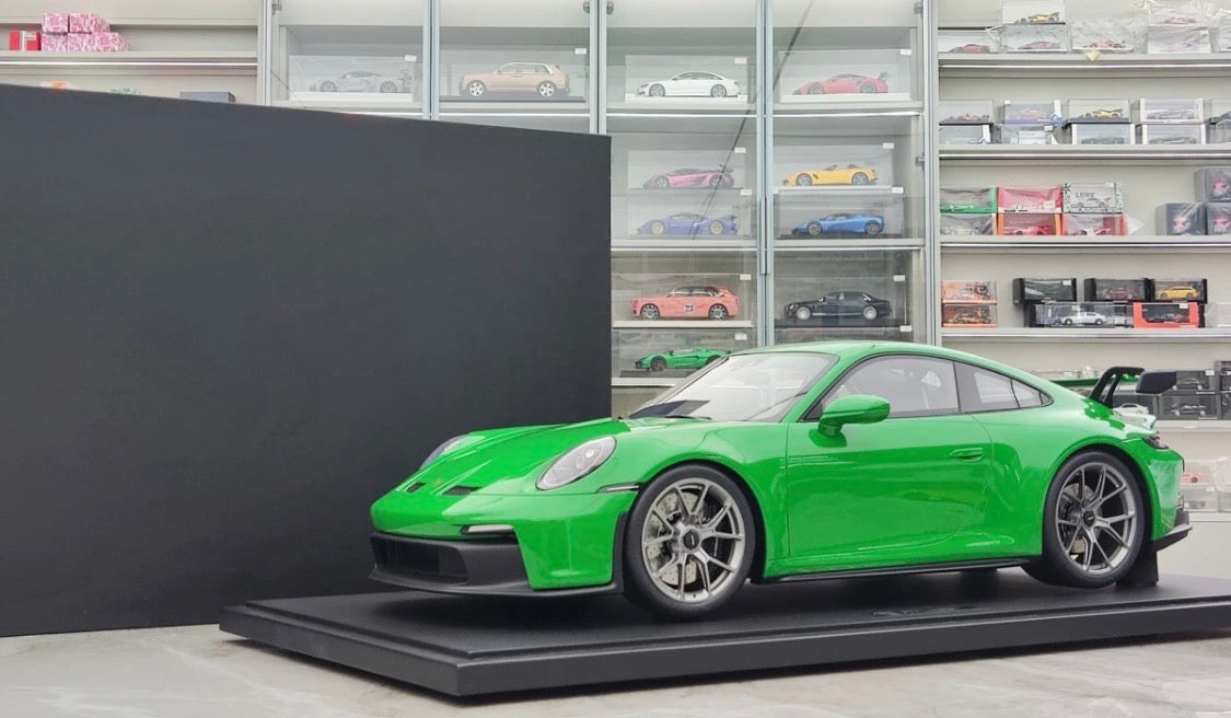 GT Spirit 1/8 Porsche 911 (992) GT3 Green Resin Model