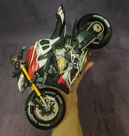 1/6 Ducati Streetfighter Resin Motorcycle Model – Red & Silver Livery – Pre-order Only