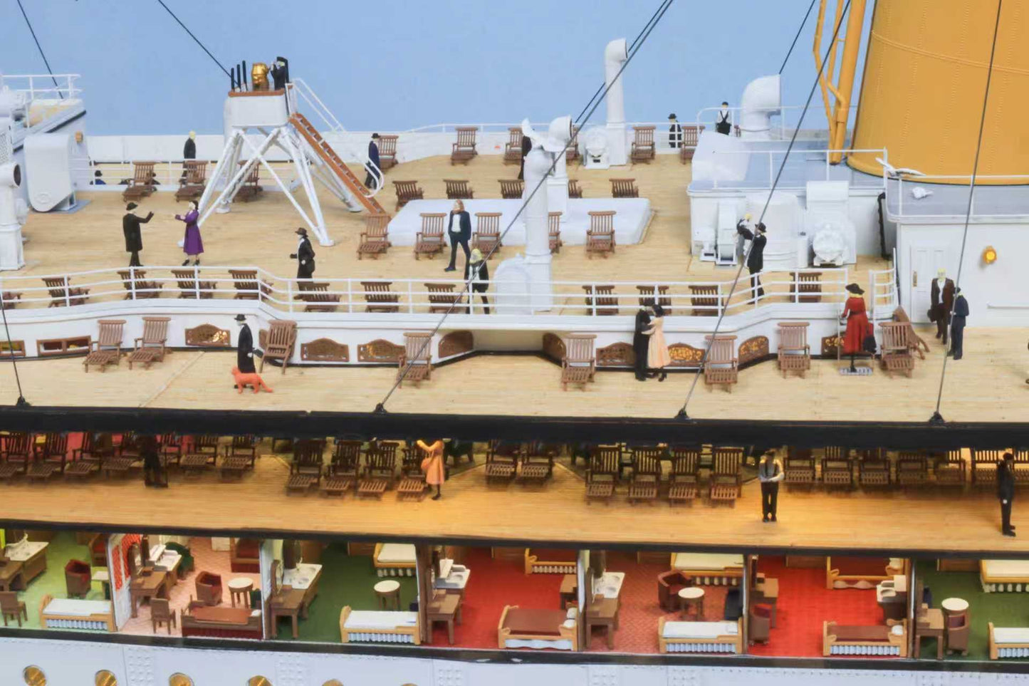 1/200 RMS Titanic Finished Model with Interior Structure – Museum-Grade Edition