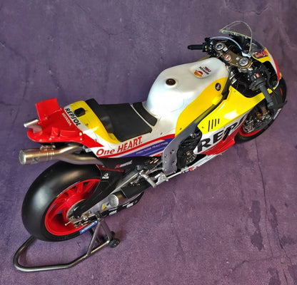Honda 1/6 GP23 Gloss Finish Resin Motorcycle Model – Pre-order