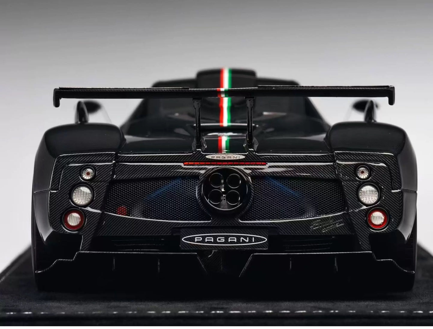 HH Model 1/18 Pagani Zonda Cinque Full Carbon Black Resin Model