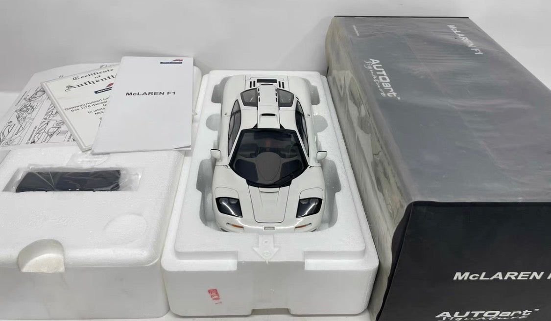AUTOart 1/18 McLaren F1 White
