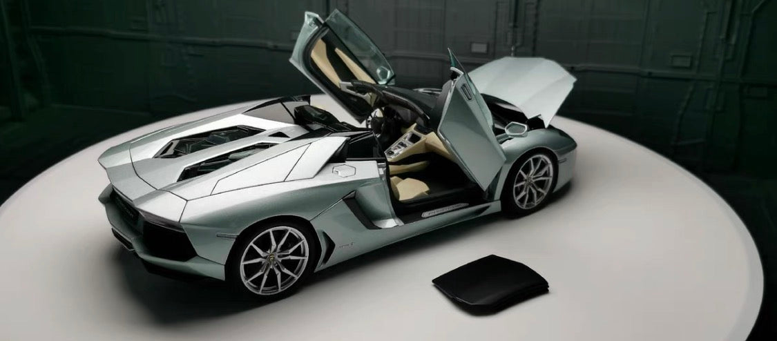 AUTOart 1/18 Lamborghini Aventador LP700-4 Roadster