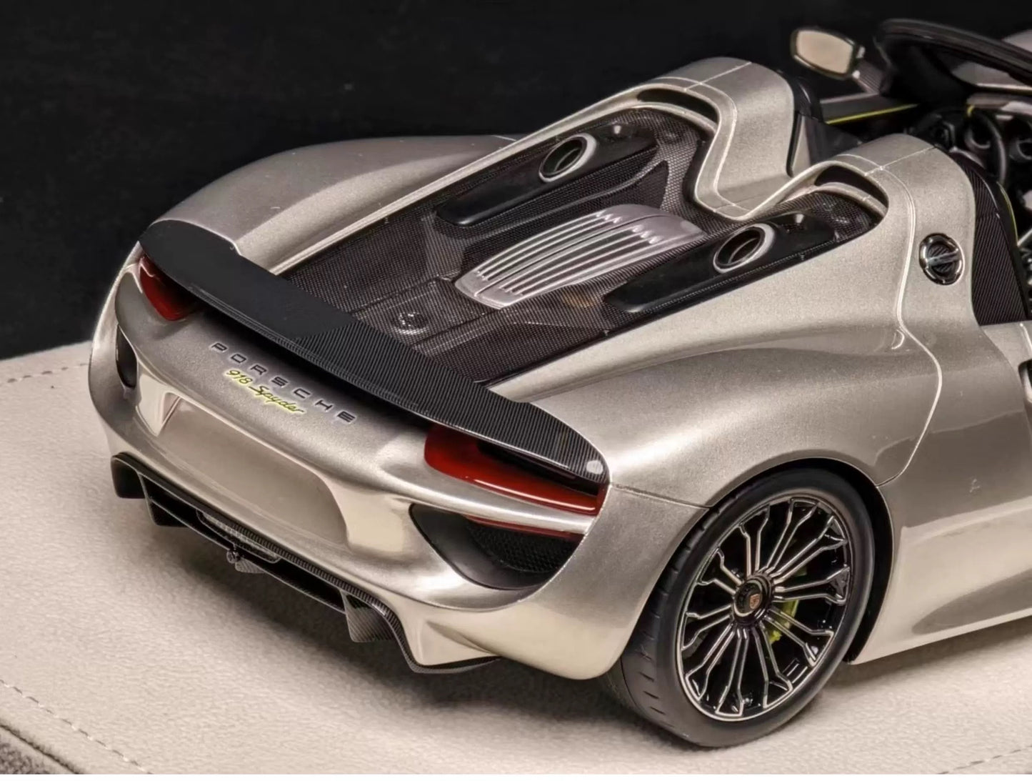 Make Up 1/18 Porsche 918 Spyder Custom Resin Model